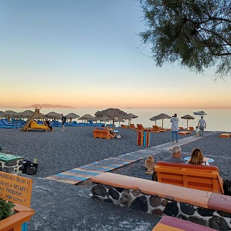 Located By The Sea One Beachfront Private Captain Lazaros Pool Villa With Loft In 750Sqm Spacious Private Plot-Jacuzzi-Sunrelax-Furnished Terace-Gazebo-Private Parking,Sleep 3 Adults And 2 Children, Just Steps From The Black Beach-Seaview Perissa  Esterno foto