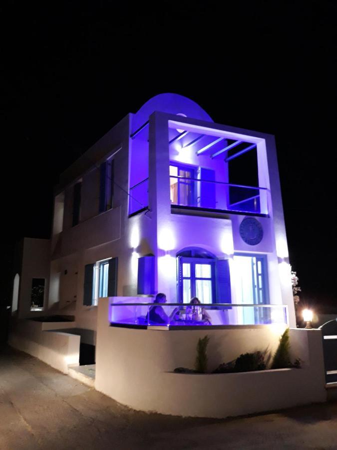 Located By The Sea One Beachfront Private Captain Lazaros Pool Villa With Loft In 750Sqm Spacious Private Plot-Jacuzzi-Sunrelax-Furnished Terace-Gazebo-Private Parking,Sleep 3 Adults And 2 Children, Just Steps From The Black Beach-Seaview Perissa  Esterno foto