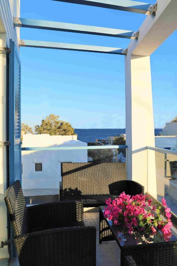 Located By The Sea One Beachfront Private Captain Lazaros Pool Villa With Loft In 750Sqm Spacious Private Plot-Jacuzzi-Sunrelax-Furnished Terace-Gazebo-Private Parking,Sleep 3 Adults And 2 Children, Just Steps From The Black Beach-Seaview Perissa  Esterno foto