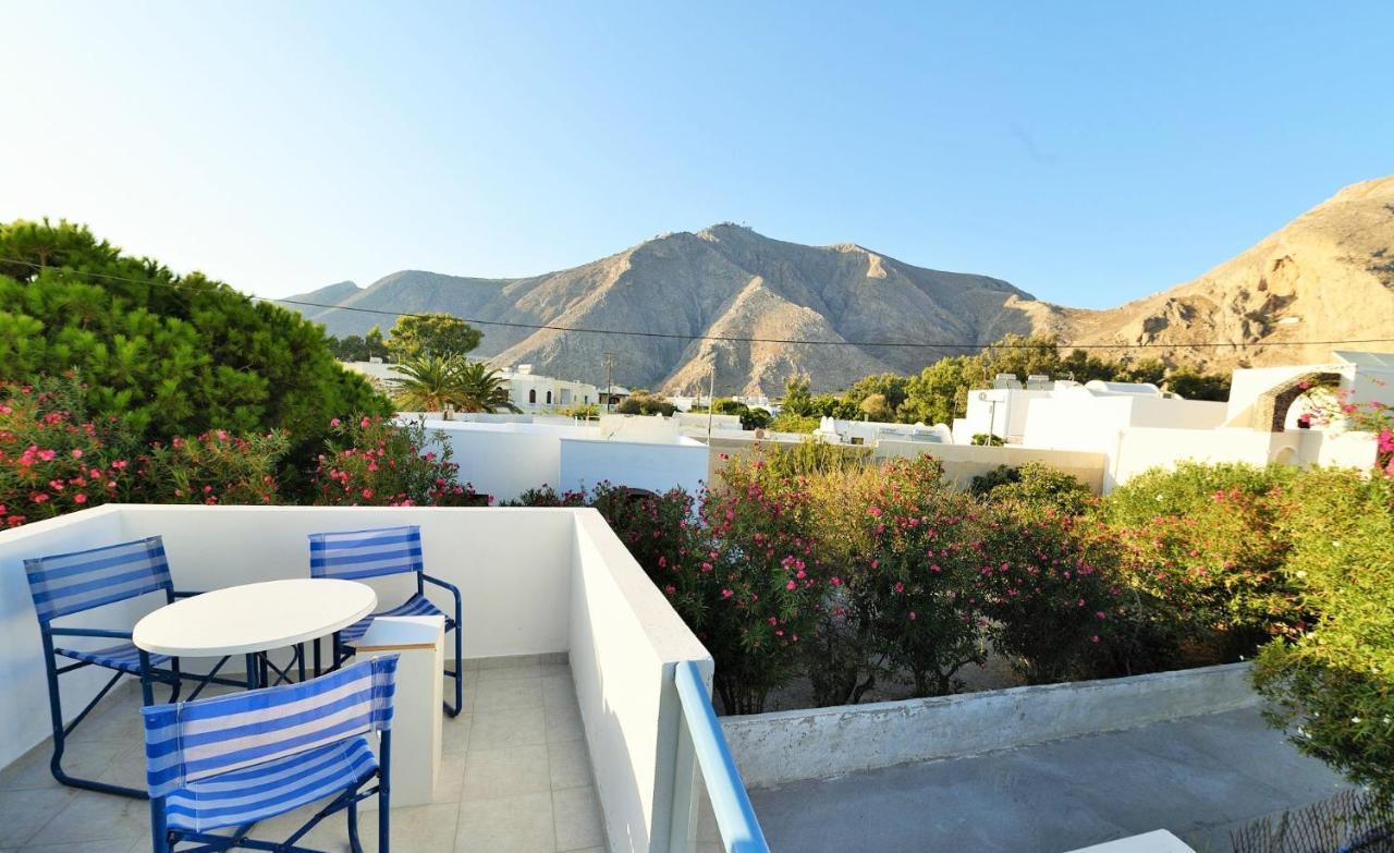 Located By The Sea One Beachfront Private Captain Lazaros Pool Villa With Loft In 750Sqm Spacious Private Plot-Jacuzzi-Sunrelax-Furnished Terace-Gazebo-Private Parking,Sleep 3 Adults And 2 Children, Just Steps From The Black Beach-Seaview Perissa  Esterno foto