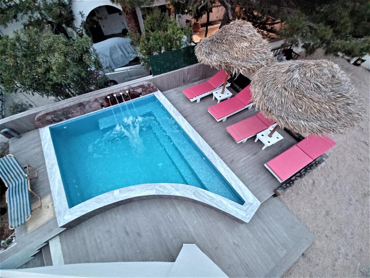 Located By The Sea One Beachfront Private Captain Lazaros Pool Villa With Loft In 750Sqm Spacious Private Plot-Jacuzzi-Sunrelax-Furnished Terace-Gazebo-Private Parking,Sleep 3 Adults And 2 Children, Just Steps From The Black Beach-Seaview Perissa  Esterno foto