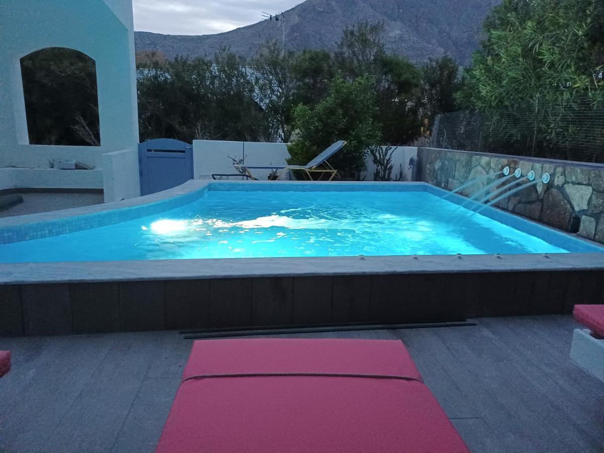 Located By The Sea One Beachfront Private Captain Lazaros Pool Villa With Loft In 750Sqm Spacious Private Plot-Jacuzzi-Sunrelax-Furnished Terace-Gazebo-Private Parking,Sleep 3 Adults And 2 Children, Just Steps From The Black Beach-Seaview Perissa  Esterno foto