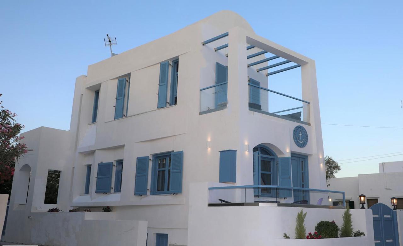 Located By The Sea One Beachfront Private Captain Lazaros Pool Villa With Loft In 750Sqm Spacious Private Plot-Jacuzzi-Sunrelax-Furnished Terace-Gazebo-Private Parking,Sleep 3 Adults And 2 Children, Just Steps From The Black Beach-Seaview Perissa  Esterno foto