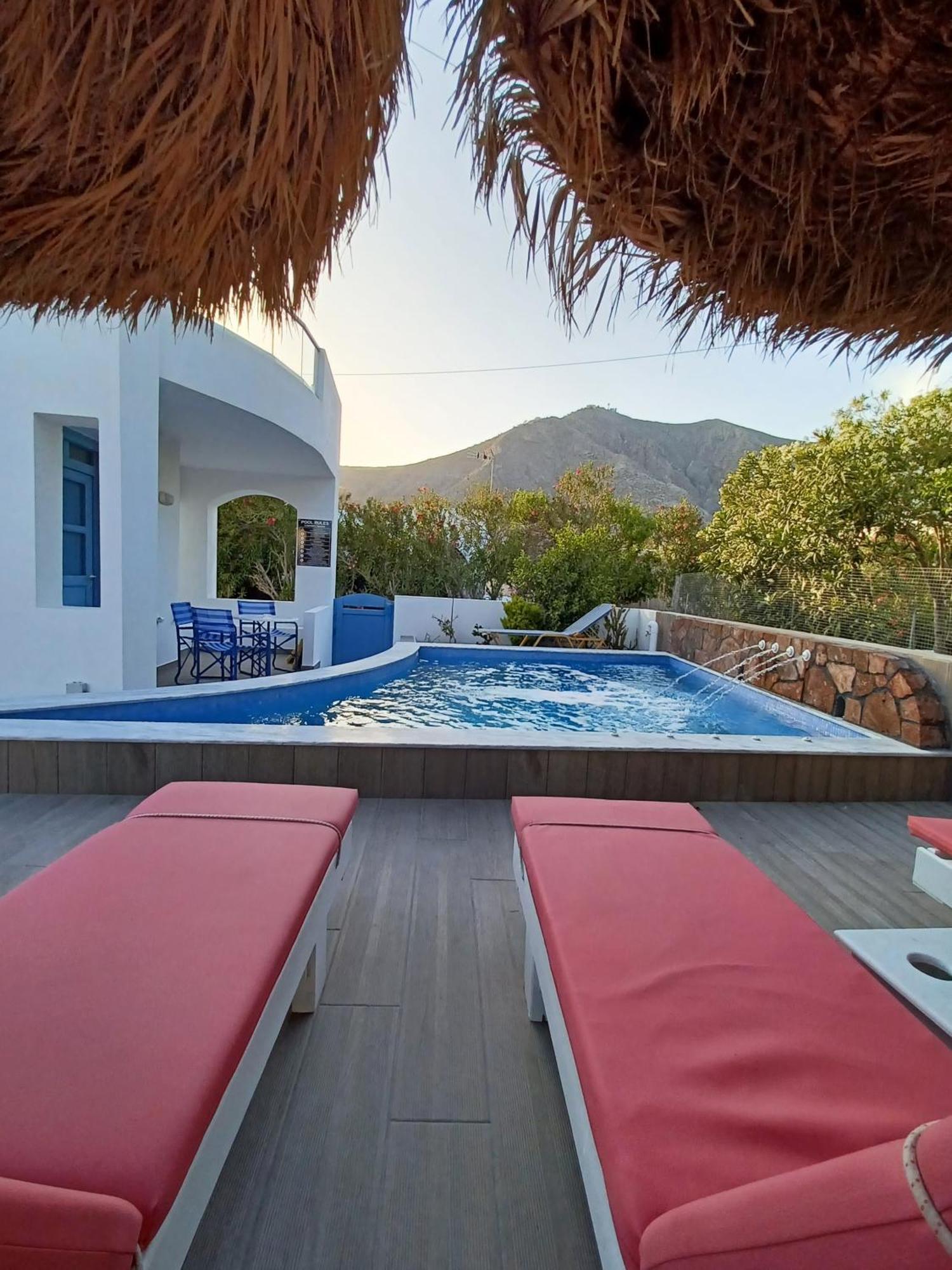 Located By The Sea One Beachfront Private Captain Lazaros Pool Villa With Loft In 750Sqm Spacious Private Plot-Jacuzzi-Sunrelax-Furnished Terace-Gazebo-Private Parking,Sleep 3 Adults And 2 Children, Just Steps From The Black Beach-Seaview Perissa  Esterno foto