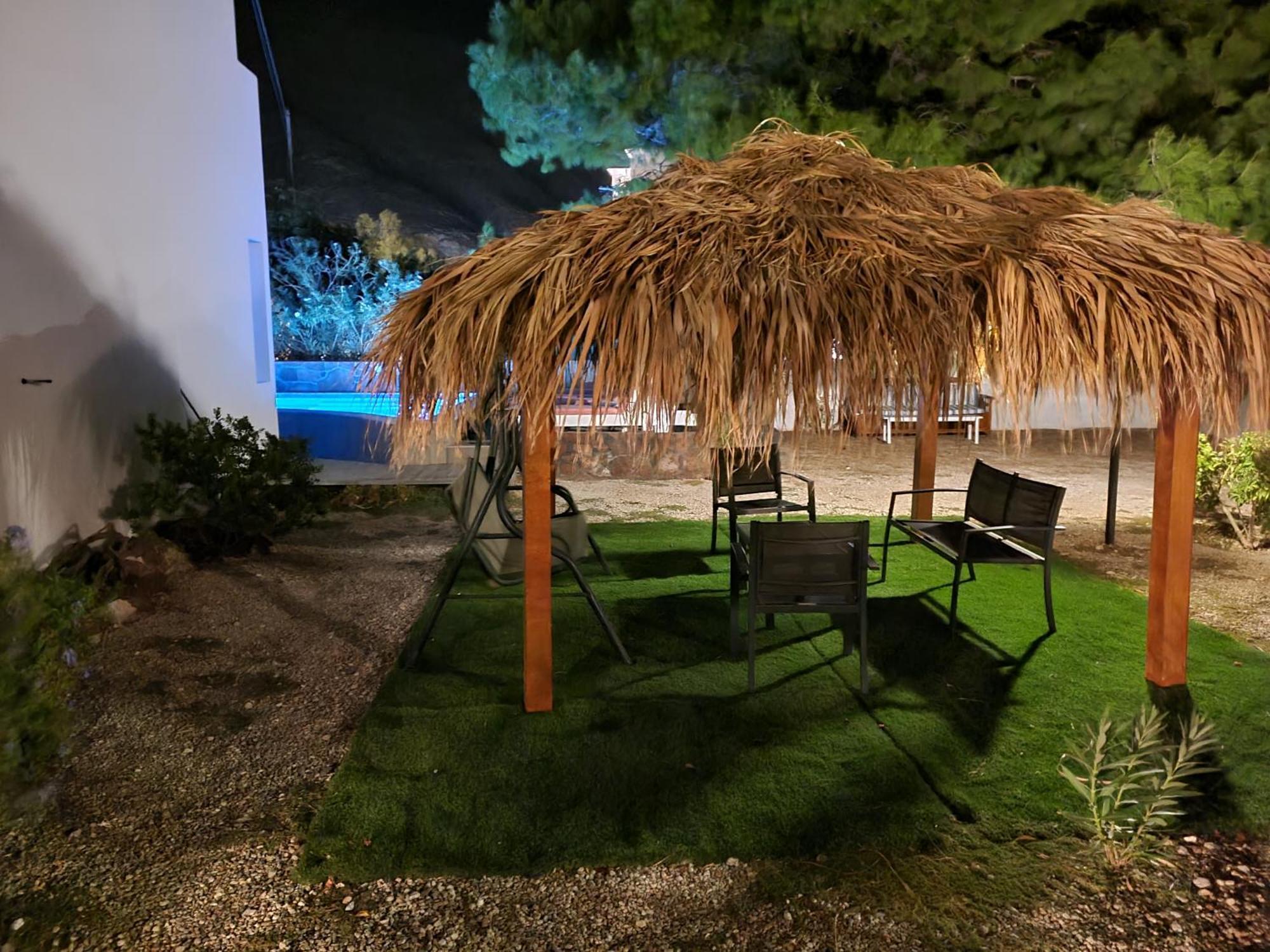 Located By The Sea One Beachfront Private Captain Lazaros Pool Villa With Loft In 750Sqm Spacious Private Plot-Jacuzzi-Sunrelax-Furnished Terace-Gazebo-Private Parking,Sleep 3 Adults And 2 Children, Just Steps From The Black Beach-Seaview Perissa  Esterno foto