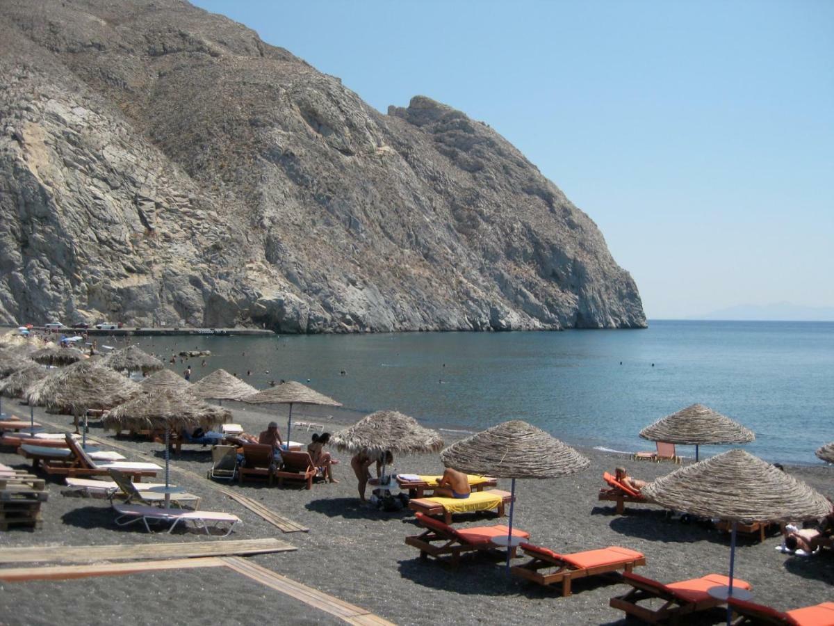 Located By The Sea One Beachfront Private Captain Lazaros Pool Villa With Loft In 750Sqm Spacious Private Plot-Jacuzzi-Sunrelax-Furnished Terace-Gazebo-Private Parking,Sleep 3 Adults And 2 Children, Just Steps From The Black Beach-Seaview Perissa  Esterno foto
